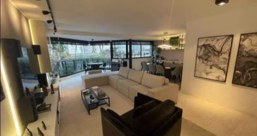 Apartamento no Condomínio Edifício Vila Bela na Aclimação com 247m² 4 dormitórios 2 suítes 5 banheiros 2 vagas