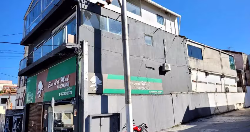 Prédio com 2 casas no KM18 em Osasco