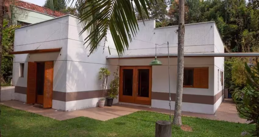 Casa na Estrada da Fazendinha 3 suítes comum terreno de 4400m2