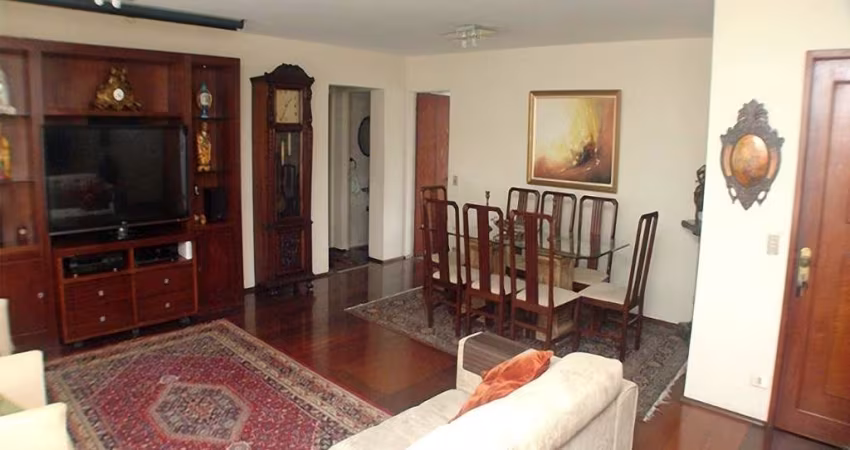 Apartamento no Condomínio Edifício Paineiras Morumbi no Real Parque  com 4 dormitórios -