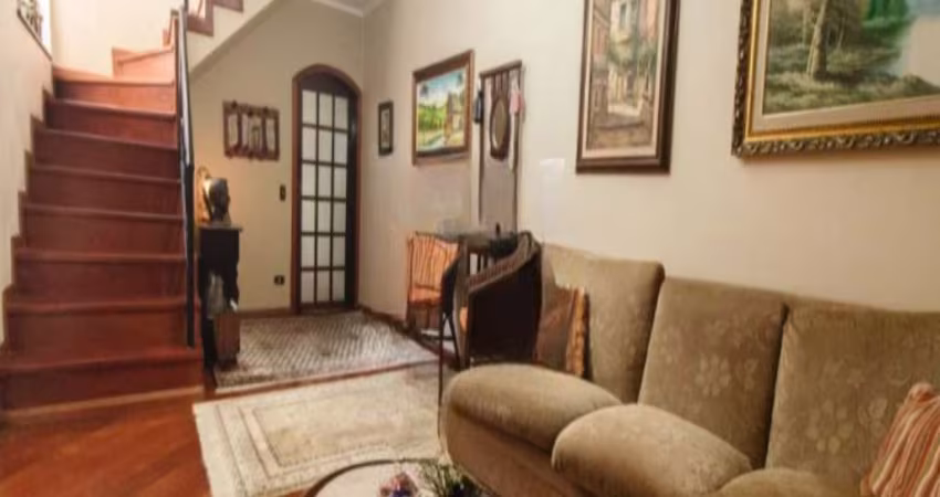 Sobrado à venda 240m² 3 dormitórios 1 suíte 3 banheiros 2 vagas de garagem Jardim Textil.