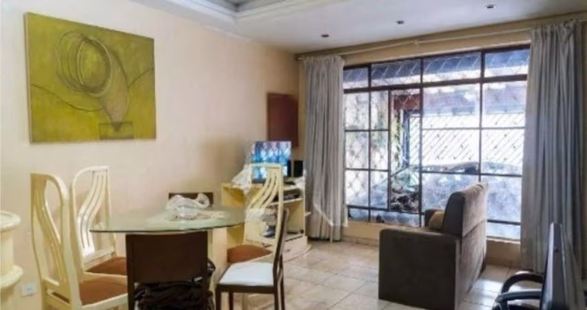 Casa à venda com 200m² sendo, 4 dormitórios 5 banheiros e  1 vaga em Mirandópolis