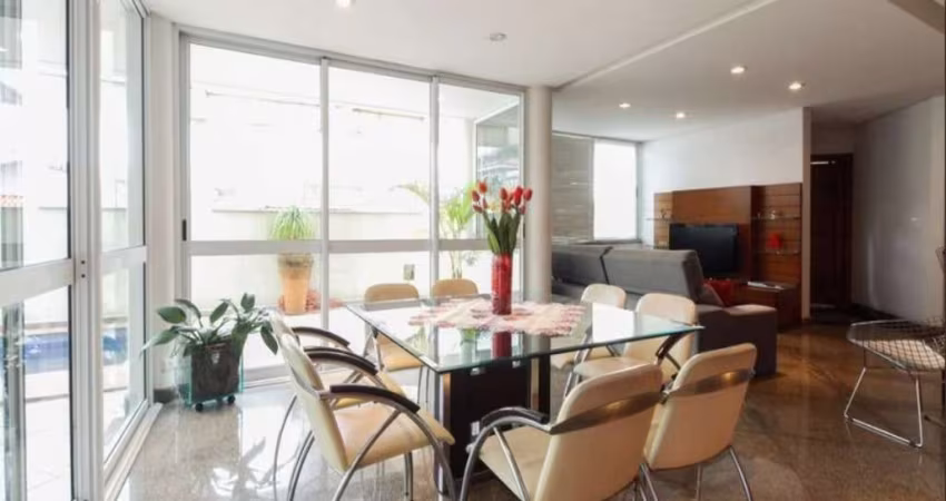 Casa de Alto Padrão com Piscina de 380m² - Jardim Avelino/Vila Prudente