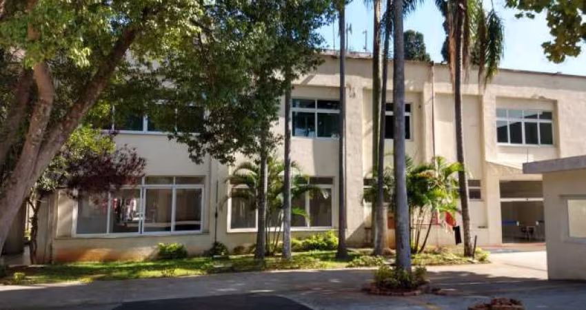 Prédio Comercial 2.880m² - Prédio princ., de entrada e edícula, com + de 40 vagas em INDIANÓPOLIS