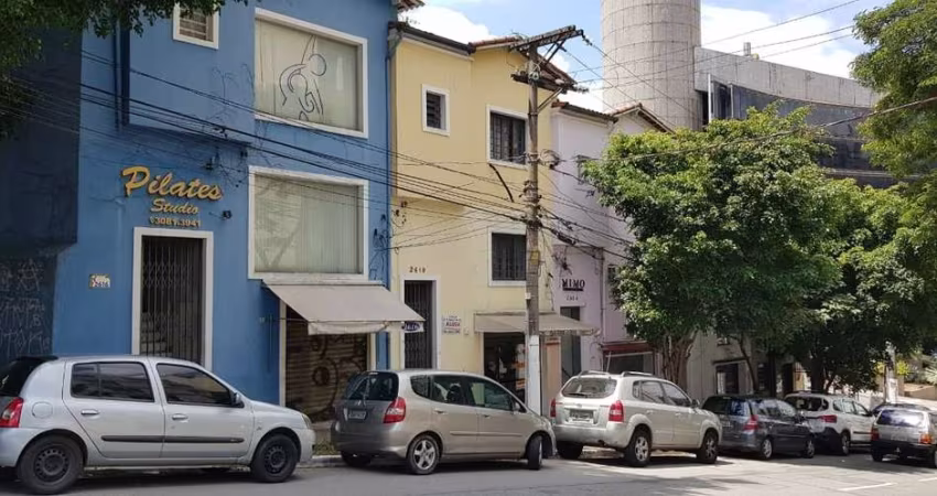 Casa comercial a venda em Pinheiros com 120m² e 1 vaga de garagem. A 50 metros da Estação Sumaré.