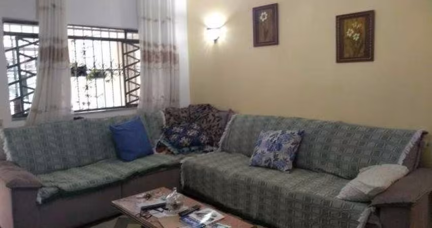 Casa com 4 quartos, 2 banheiros, 4 vagas na Vila Liviero