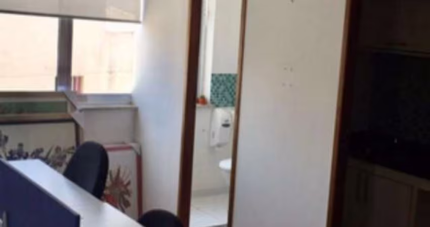 sala comercial na Sé com 70m², com 3 salas, 1 copa e 1 banheiros