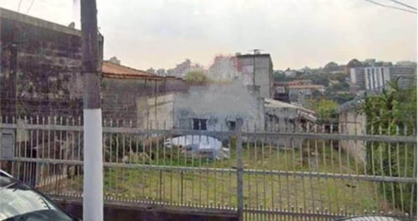 Terreno com casa e sobrado para investidores zona sul