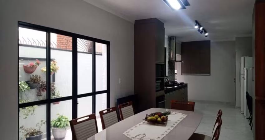 Sobrado á venda 245m² 3 dormitórios sendo 3 suítes com 6 vagas em Vila Lúcia -SP