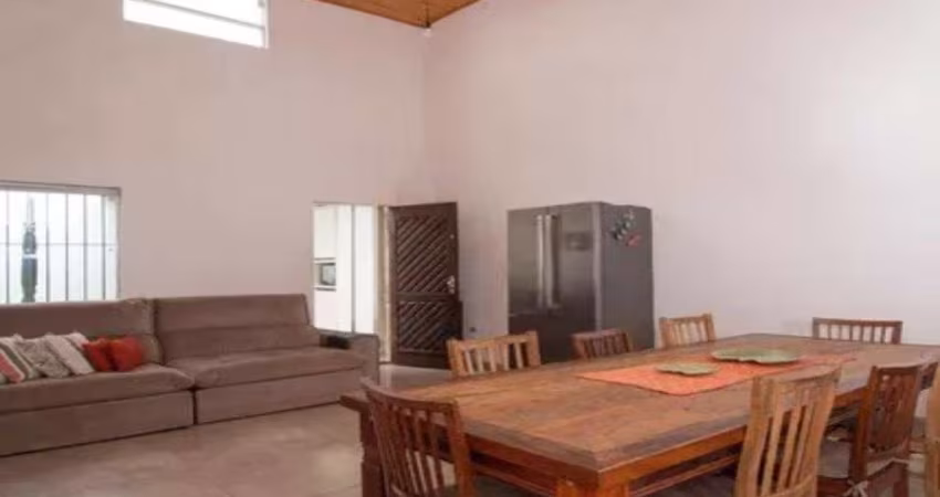 Casa no Moinho Velho com 5 dormitórios e 2 suítes