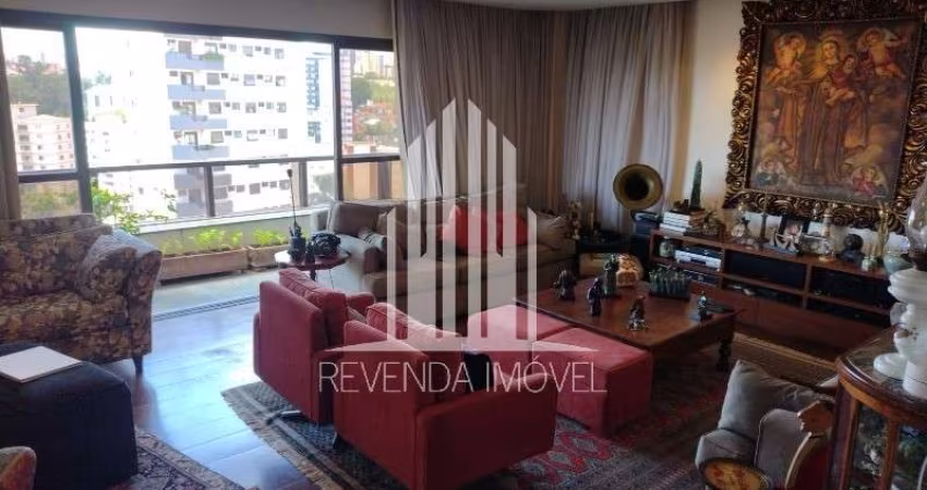 Apartamento à venda em São Paulo-SP, Aclimação: 4 quartos, 2 suítes e 3 vagas, 215m²