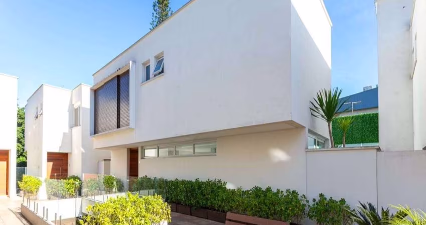 Maravilhosa Casa em Condomínio à Venda em São Paulo - SP, Jardim Petrópolis! 4 Quartos, 5 Banheiros, 365 m² de Área!