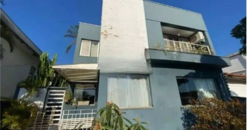 Sobrado à venda no Parque Jabaquara com 300m² 4 dormitórios 3 suítes 5 banheiros 3 vagas
