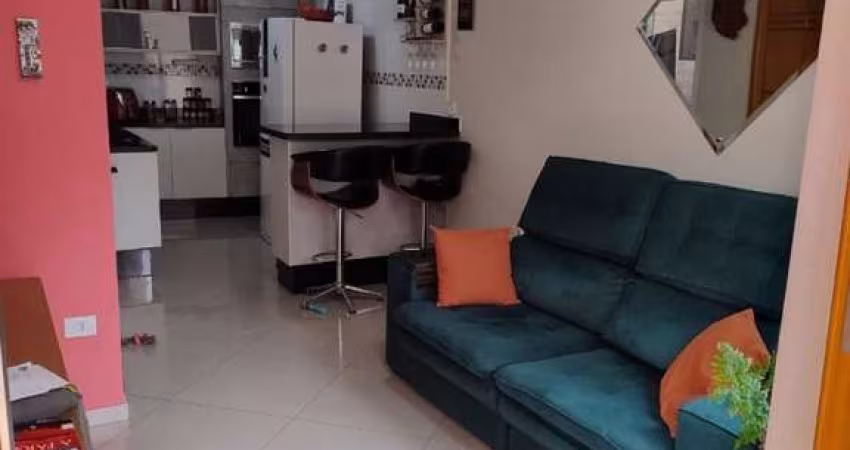 Casa em Condomínio Fechado com 68m² na Vila Ré