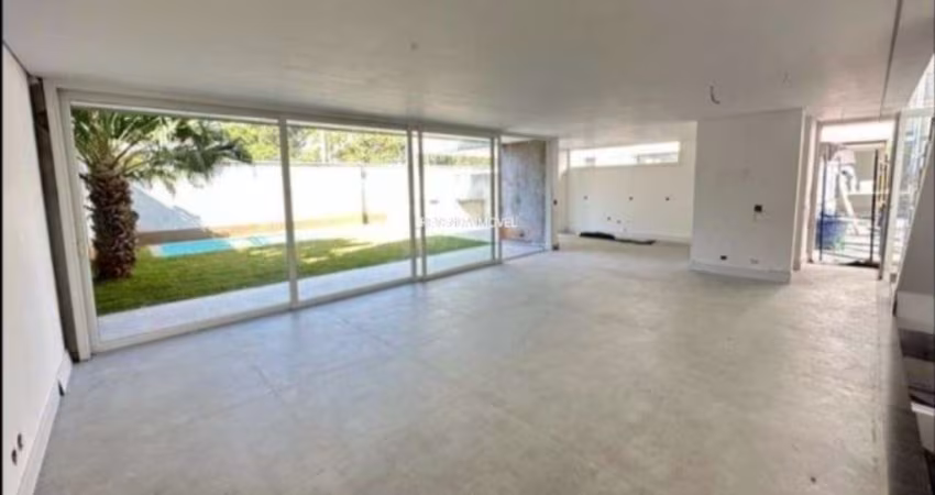 Casa em Condomínio de Luxo no Brooklin: 3 Quartos, 3 Suítes, 4 Banheiros, 4 Vagas de Garagem - 495m² - São Paulo - SP