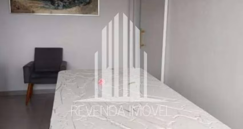 Cobertura à venda em São Paulo-SP, bairro Liberdade: 2 quartos, 1 suíte, 1 sala, 1 banheiro, 66m² de área.