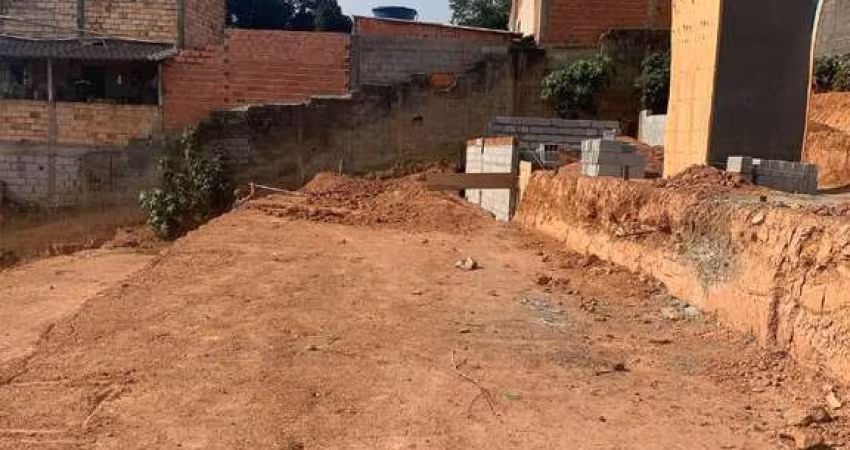 Terreno á venda em Condomínio em Parque Santa Bárbara