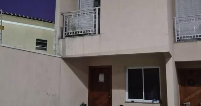 Casa em condomínio à venda na Cidade Líder, São Paulo.