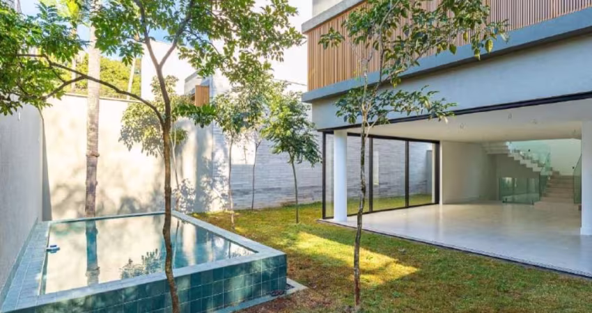 Casa de Condomínio com 5 Suítes e 5 vagas - Campo Belo