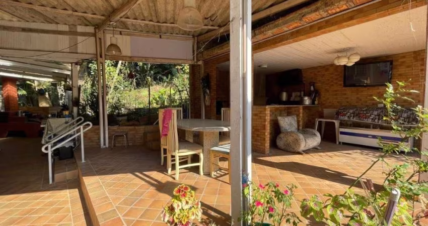 Casa à venda na Praia da Lagoa com 2.173m² 4 dormitórios 2 suítes 5 banheiros 5 vagas