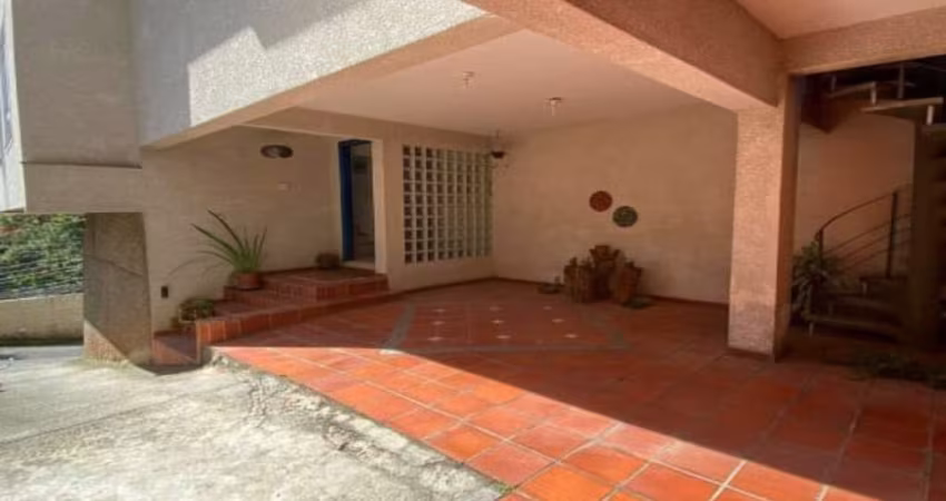 Casa em condomínio no Jardim Ibiratiba - 4 dormitórios