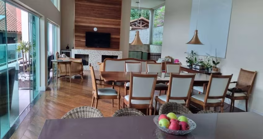 CASA 5 SUÍTES 5 VAGAS EM CONDOMÍNIO ALPES DA CANTAREIRA!