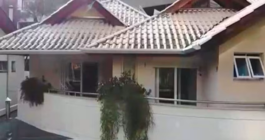 Casa a venda no Jardim Vitória Regia com 700m² 4 dormitórios 4 suítes 8 banheiros 3 vagas