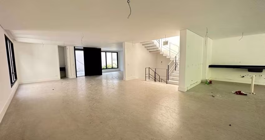 Casa em condomínio  maravilhoso com 943m