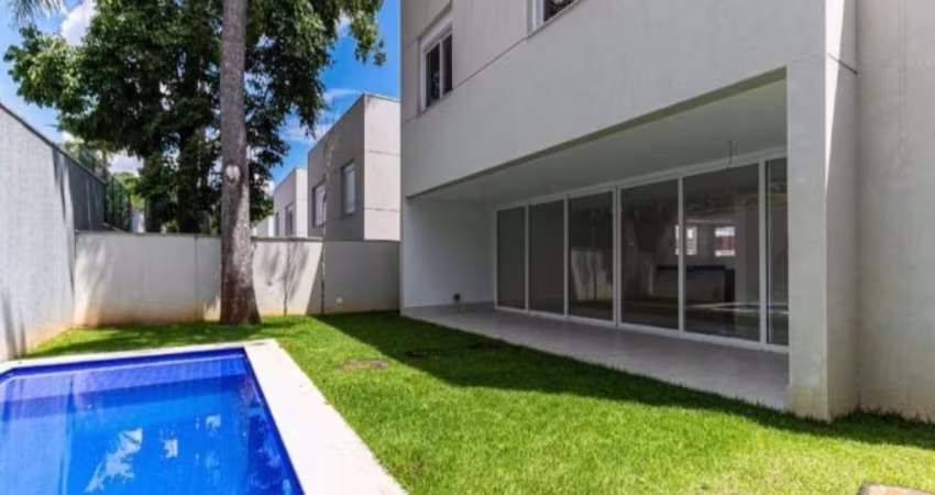 Imperdível Casa em Condomínio de Luxo com 4 Suítes na Chácara Santo Antônio, Zona Sul de SP: 525m², 6 banheiros, 5 vagas.