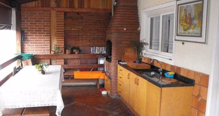 Casa à venda no Condomínio Villa das Flores no Parque Munhoz com 220m² 3 dormitórios 1 suíte 4 banheiros 3 vagas