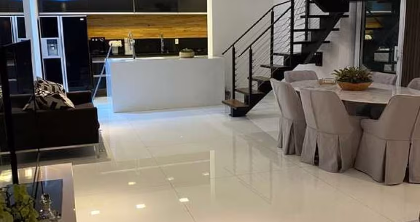 Cobertura de 200 m² com 3 suítes e 3 vagas em Cerqueira César
