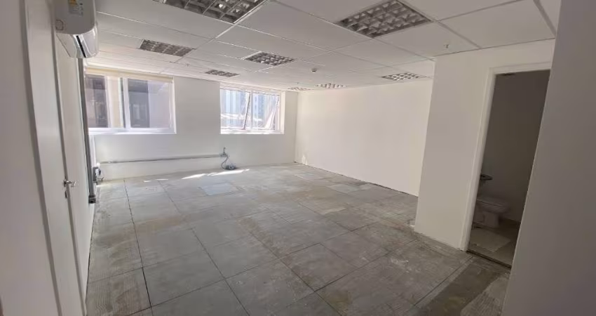 Conjunto comercial para Locação, BROOKLIN São Paulo - SP, Com 3 Salas e 3 Vagas!