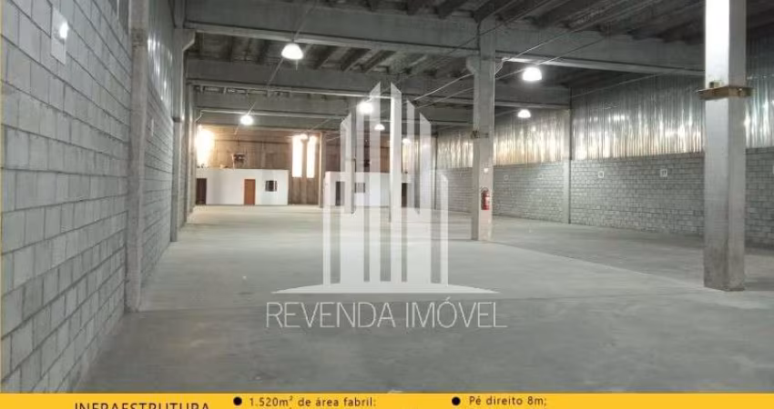 Galpão Industrial 1.100m² de Área em Condomínio para Locação em SP - Parque São Domingos: 2 Salas, 1 Banheiro, 2 Vagas!