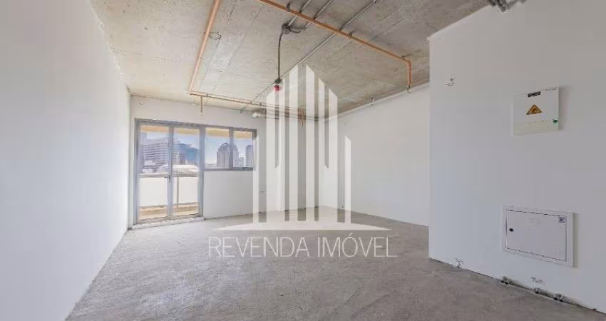 Sala comercial à venda em Santo Amaro, São Paulo-SP: 01 sala, 02 banheiros, 4 vagas de garagem, 83,50 m² de área.