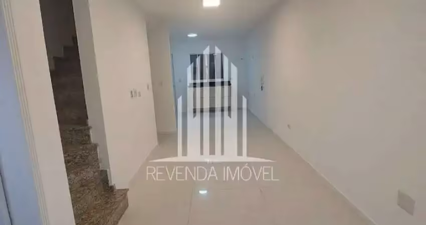 Imperdível casa em condomínio na Vila Carmosina, São Paulo-SP: 2 quartos, 2 banheiros, 2 vagas, 97m²!