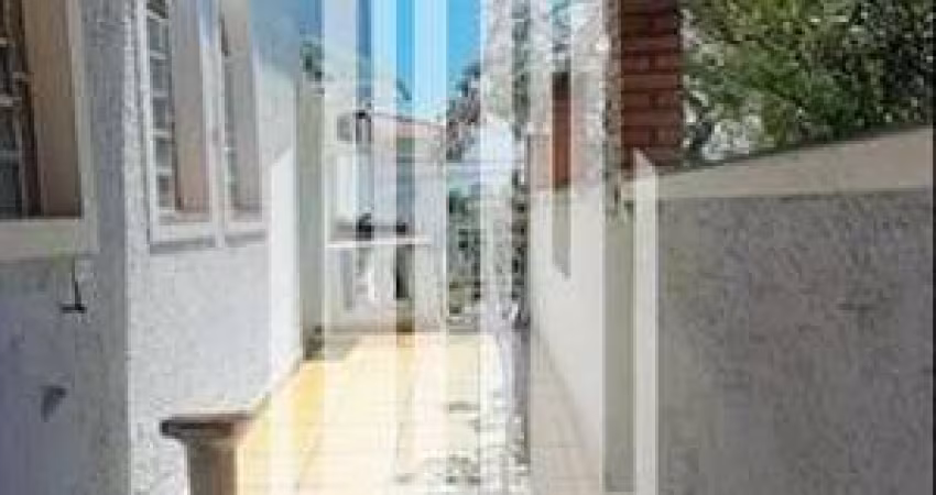 Aluguel de Casa de Luxo no Planalto Paulista, 3 Quartos, 1 Suíte, 2 Salas, 2 Banheiros, 1 Vaga de Garagem, 140 m² de Área em SP