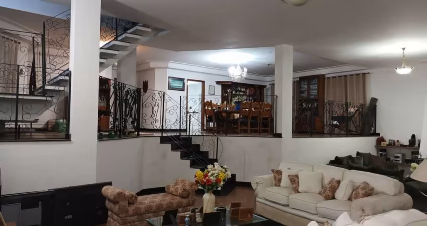 Casa de alto padrão à venda, no condomínio Tarumã, em Santana de Parnaíba - Área construída: 1.000m²