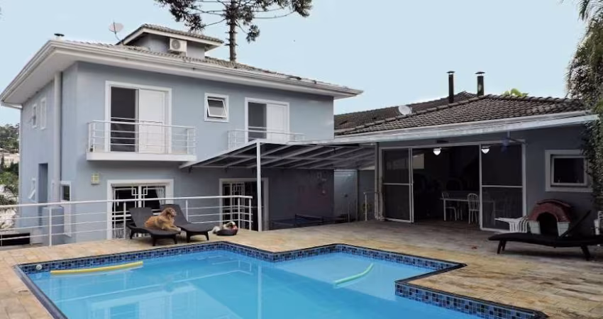 Condominio de Casas,  4 Dorms, Sendo 03 Suítes, 02 Escritórios, 3 Vagas, Gourmet e Piscina,