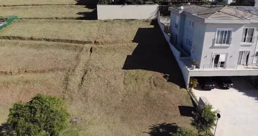 Excelente terreno no condomínio Gênesis II, S. Parnaíba. Uma das melhores localizações do condomínio