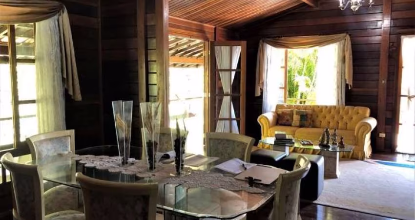 CASA A VENDA COM 3 SUITES, 4 VAGAS - GRANJA VIANA II