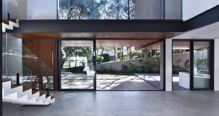 CASA NOVA 4 SUÍTES, VARANDA GOURMET, PISCINA COM PRAINHA E DECK, 4 VAGAS (COBERTAS)