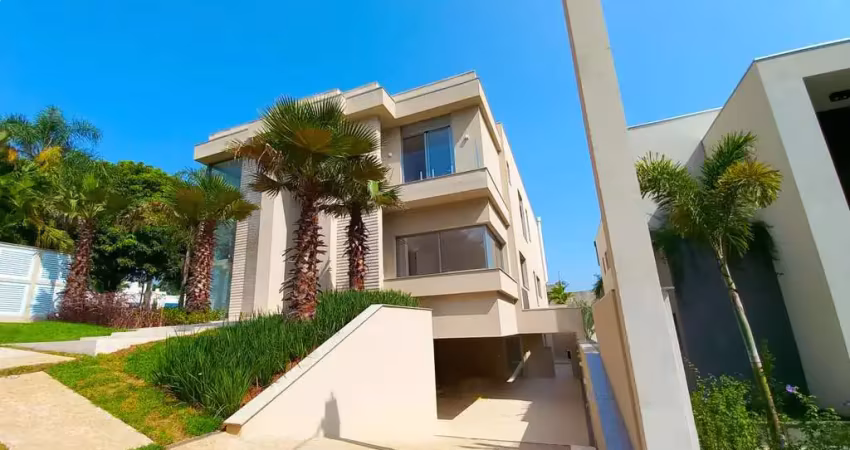 Casa à Venda em Alphaville | 5 Suítes, Piscina, Elevador | Santana de Parnaíba