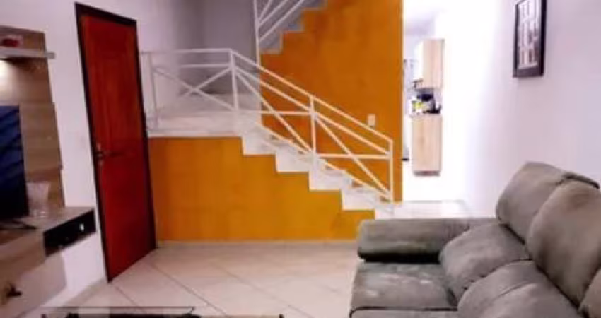 Casa em Condomínio de Alto Padrão em Cotia-SP, Jardim Rio das Pedras: 3 Quartos, 1 Suíte, 3 Banheiros, 2 Vagas, 130m².