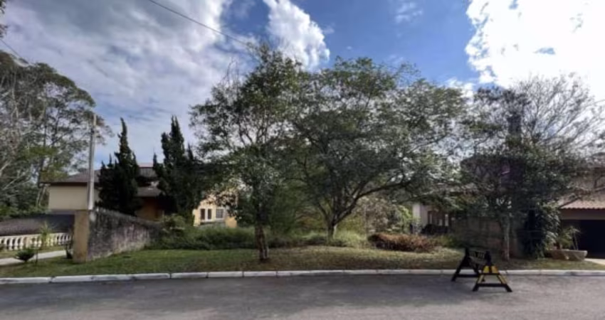Lote 1.032 m² rua plana/sem saída, fundos APP