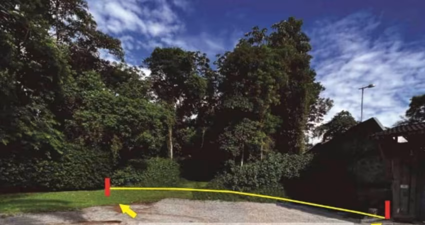 Lote 860,00 m² em final de rua, no miolo do condomínio!