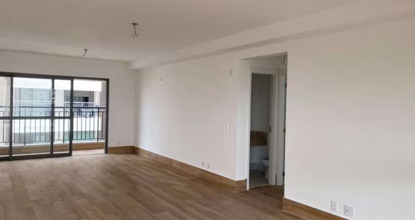 Apartamento com 227 m2 com 3 dormitórios sendo 3 suítes completo com planejados e 4 vagas  na Vila Gilda em Santo André.