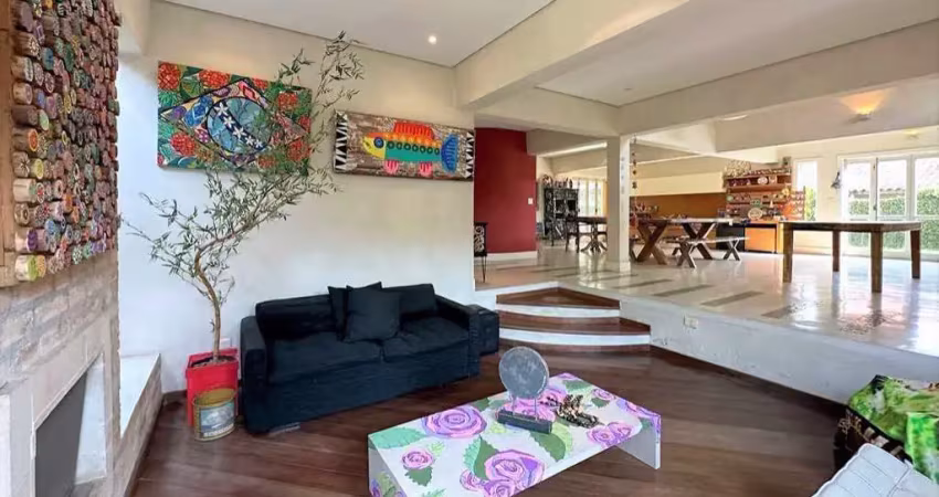 Casa em condominio - 3 suítes