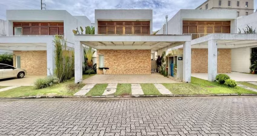 Casa em Condomínio na Granja Viana II - Venda