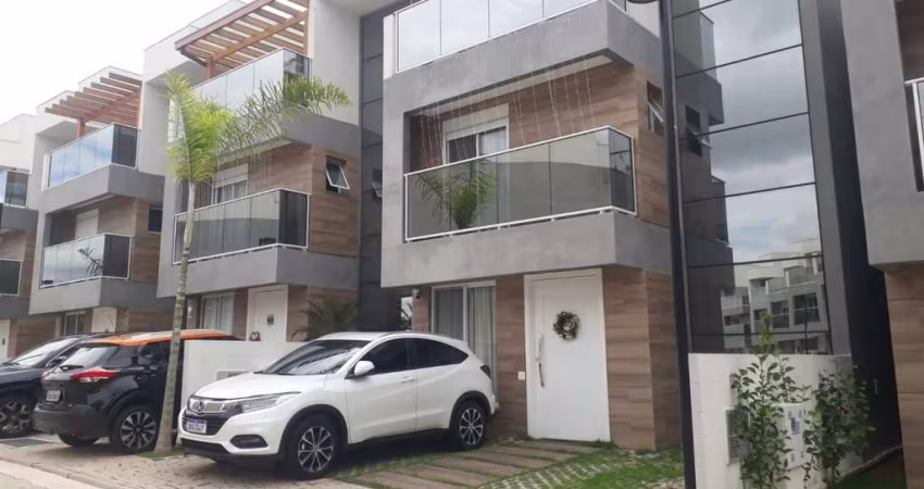 Casa em condominio na Granja Viana - Triplex  3 suites  - 2 vagas