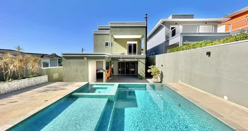 Casa no Cond. Village Los Angeles - 3 dorms/1ste, energia fotovoltaica, gourmet e linda piscina aquecida!
